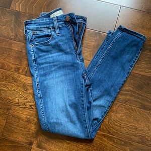 MADEWELL Curvy Roadtripper Jeans.